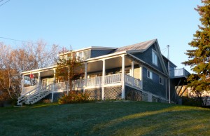 Exterior view of the Lumber Baron's house in Haileybury. / Vue d era Maison des barons forestiers à Temiskaming Shores