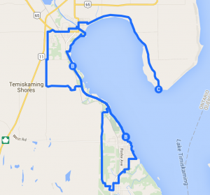 Cycling in Temiskaming Shores by lake Temiskaming. / Vélo à Haileybury et New Liskeard.