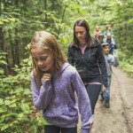 jouer et apprendre dans la forêt