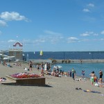 The Haileybury beach and water slide part of the Haileybury waterfront. The Presidents' Suites is located a few minutes walking distance from the waterfront. / La plage publique et glissade d'eau de Haileybury. Les Suites des Présidents sont à quelques minutes de marche du bord de l'eau.