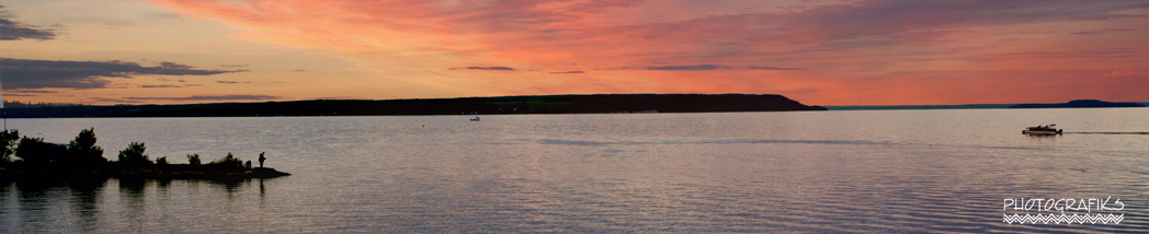 Destination Temiskaming Blog photo with beautiful lake Temiskaming. The Presidents' Suites in Haileybury is located on the shores of Lake Temiskaming. La photo de base du blog de destination Temiskaming. Les Suites des Présidents sont situées au bord du lac Temiskaming à Temiskaming Shores.