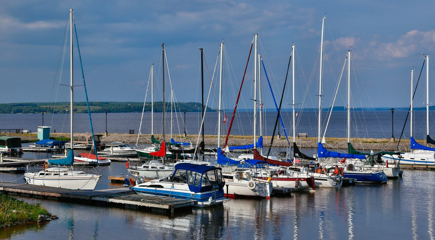 Les voiliers au bord de l'eau à Haileybury. Un des coups de coeur de la région de Temiskaming Shores.