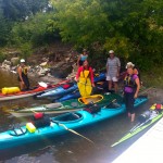 Kayak group activity on lake Temiskaming during a stay at the Presidents' Suites / Activité en kayak sur le lac Témiskaming pendant un séjour aux Suites des Présidents