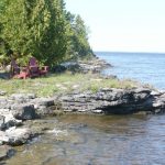 Resting Area on East site of Farr Island with view on the Quebec side / Endroit de repos sur le côté est de l'île Farr avec vue sur le Québec