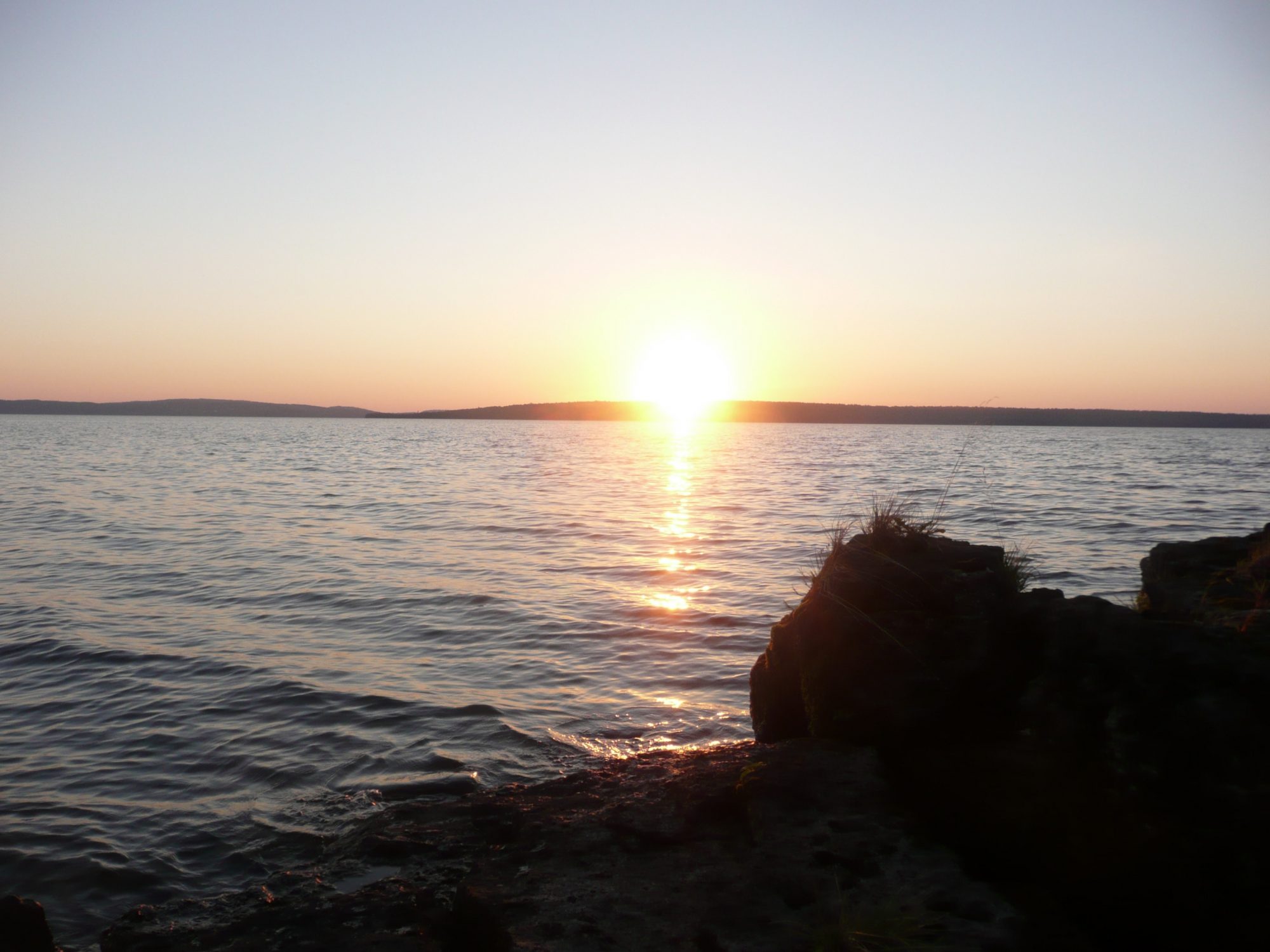 Sunrise on Farr Island on beautiful Lake Temiskaming / Levée de soleil à l'île Farr sur le magnifique lac Temiskaming