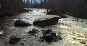 Cours d'eau au parc Pete's Dam près de Temiskaming Shores.