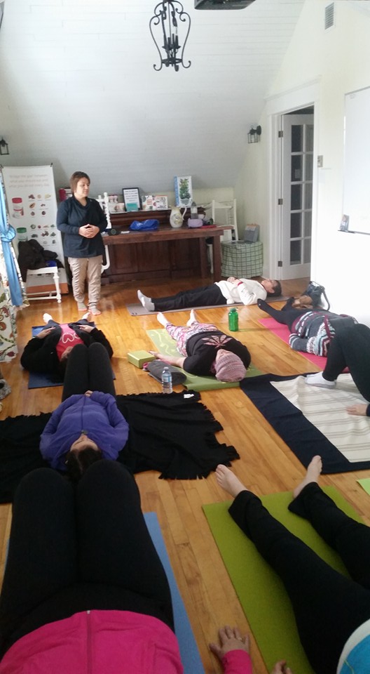 Yoga session at the Lumber Baron's House / Session de yoga à la Maison des barons forestiers