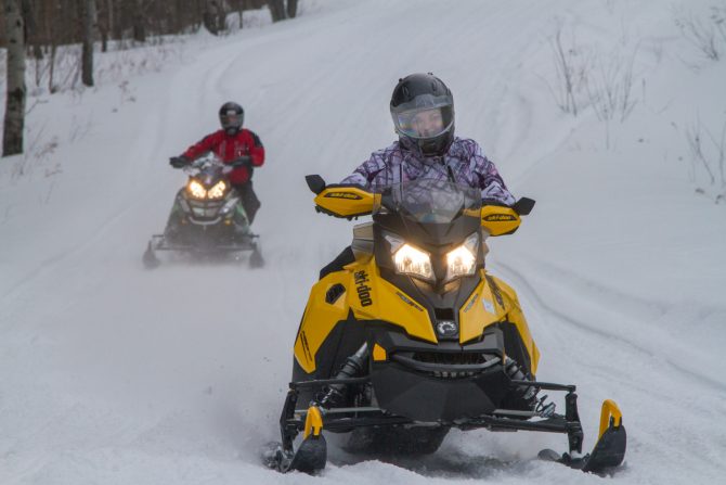 Boucles de motocyclette et motoneige