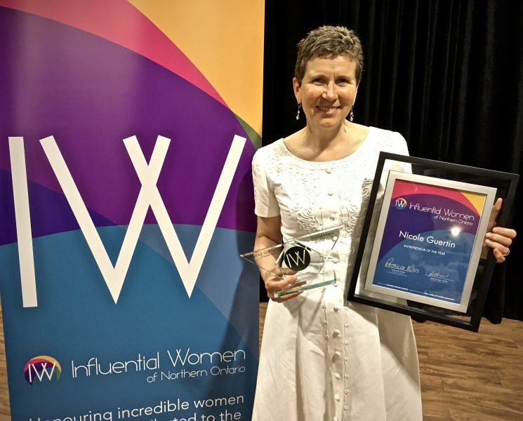 Nicole Guertin a reçu le prix entrepreneur de l'année 2018 du Influential Women of Northern Ontario