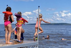 Quai pour la natation et la pêche à lîle Farr