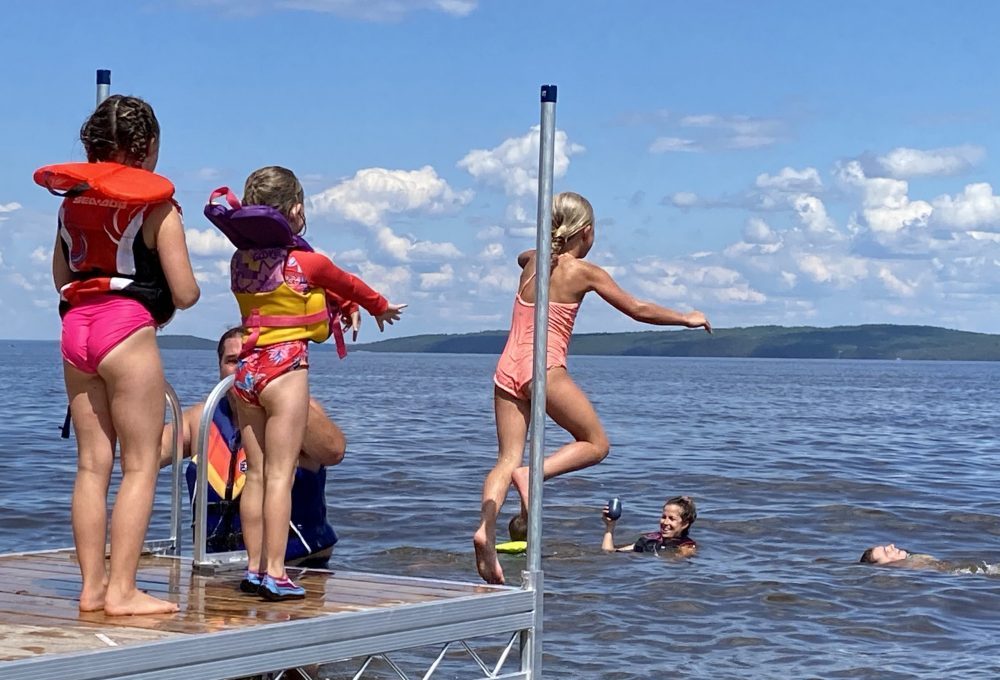 Quai pour la natation et la pêche à lîle Farr