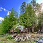 Vue du site de la tente de la cédrière à lîle de glamping sur le lac Temiskaming