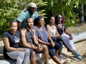 Famille en visite à l'île Farr