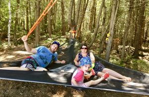 Le hamac Tentsile idéal pour relaxer entre amis pendant votre séjour de glamping